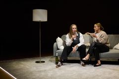 Totuus (2026). Kuvassa Milla Kangas ja Mari Hirvi. Kuva Guillaume Roujas