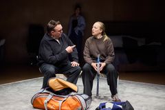 Totuus (2026). Kuvassa Toni Ikola ja Milla Kangas. Kuva Guillaume Roujas