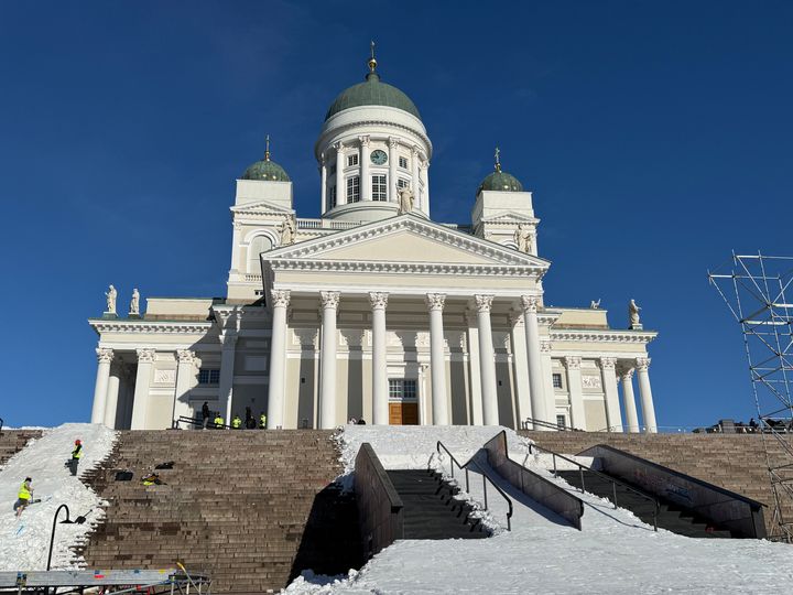 Red Bull Heavy Metal Helsinki rakentuu parhaillaan Senaatintorille.