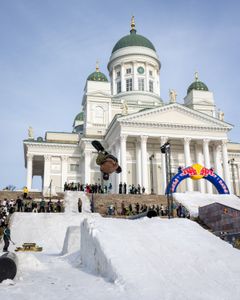 Temppuilua Senaatintorilla