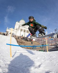 Temppuilua Senaatintorilla