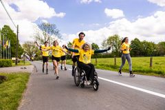 Osallistujia vuoden 2024 Belgian Wings for Life App Run tapahtumasta