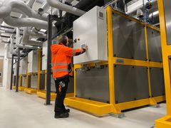 Modulaarinen AmbiHeat-lämpöpumppulaitos tuottaa energiaa ympäristön energianlähteistä, kokonaan ilman CO2-päästöjä.