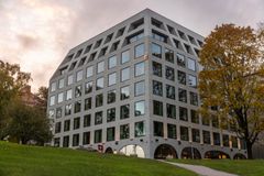 Radisson RED Helsinki sijaitsee Kaisaniemen puistossa