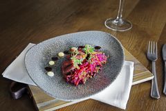 Hanhenrintaa ja luomukvinoaa / Ravintola Bomba