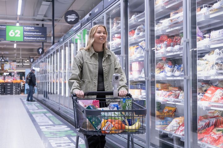 Ravitsemussuositusten vaikutus näkyy suomalaisten ostoskoreissa.
