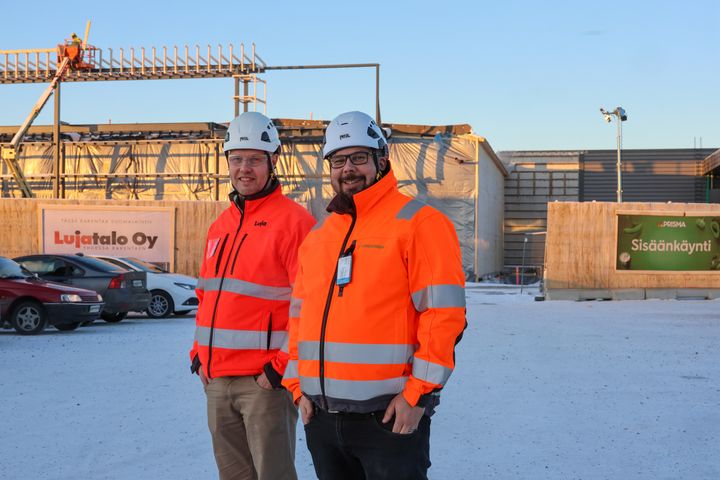 Työpäällikkö Juha Försti vasemmalla ja projektipäällikkö Antti Ala-Luoma oikealla.