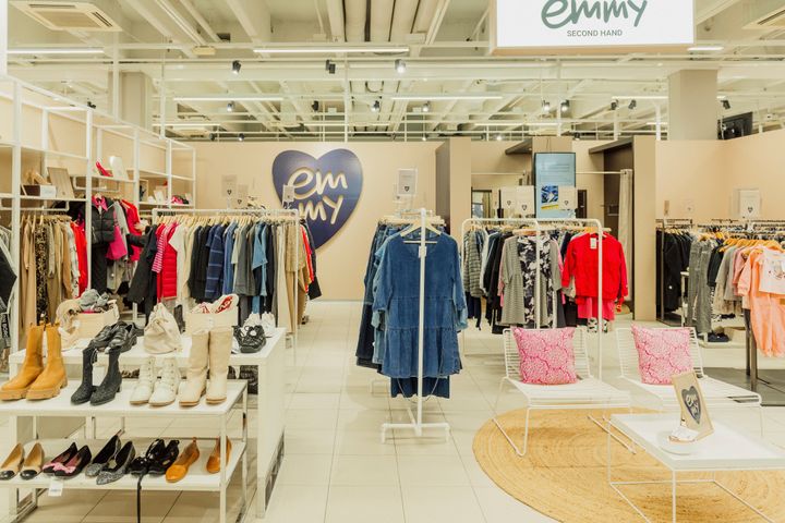Ensimmäinen Emmyn Second hand -myymälä avattiin Tampereen Sokokselle vuonna 2023. Yhteistyö laajenee Helsinkiin maaliskuussa.