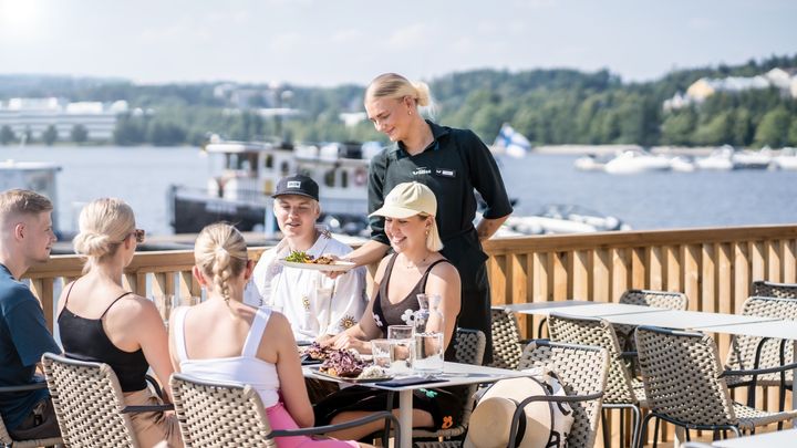 Keskimaan tammi-kesäkuun tuloskehitykseen on vaikuttanut erityisesti matkailu- ja ravintolakaupan vahva kehitys edellisvuodesta.