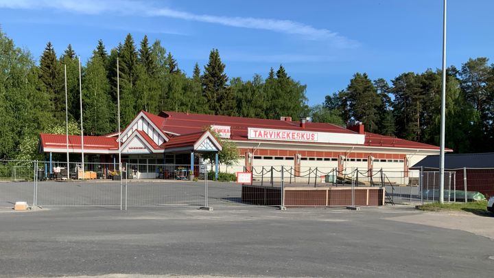 Jämsänkosken Tarvikekeskuksen kiinteistö.