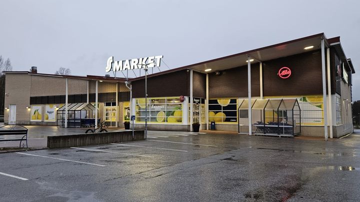 Edellisen kerran S-market Karstulassa on ollut uudistus vuonna 2021, jolloin myymälän yleisilme uudistettiin uuden S-market-konseptin mukaiseksi.