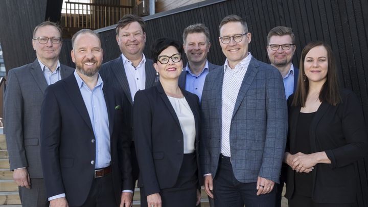 Keskimaan hallituksen ja hallintoneuvoston puheenjohtajiston kokoonpano vuonna 2026. Kuvassa vasemmalta oikealle: Markku Uotinen, Niko Toivanen, Antti Määttä, Minna Lappalainen, Juha-Antti Lamberg, Sami Kettunen, Pekka Äänismaa ja Suvi Tikkanen.