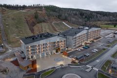 Hotelli sijaitsee Keski-Suomessa Jämsässä, Himoksen Länsirinteiden juurella.