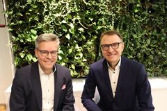 Kuvassa Arinan uusi hallintoneuvoston puheenjohtaja Antti Latola ja toimitusjohtaja Reima Loukkola.