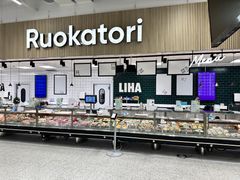 Ruokatorilta löytyy herkkuja moneen makuun.