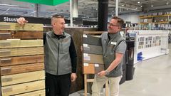Janne Lempinen ja Kari Hartikainen tietävät, että rakennusmateriaaleille alkaa olla kysyntää, kun kelit paranevat.