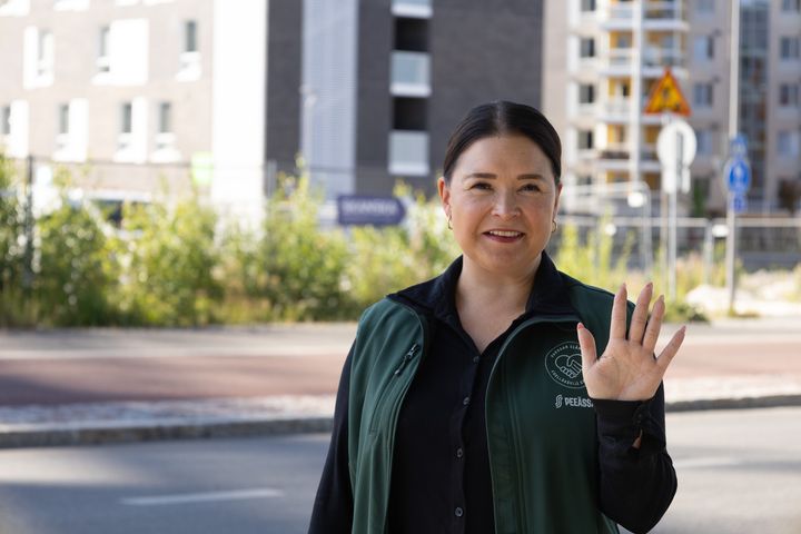 Jetta Pöyhönen toimii Sale-ketjun kenttäpäällikkönä Osuuskauppa PeeÄssässä