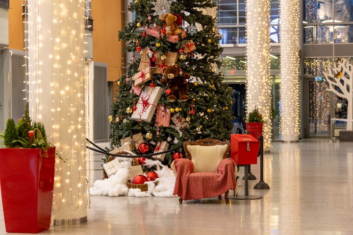 Kauppakeskus Stellan joulukuusi ihastuttaa niin paikallisia kuin turistejakin.
