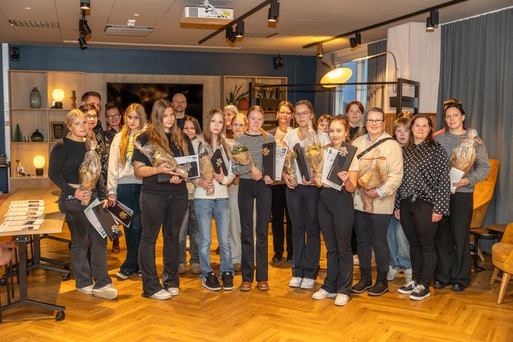 Sapuska Sankarit -kokkikisan finalistit, tuomaristo ja järjestäjat Savonlinnan Luodossa.