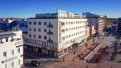 Osuuskauppa Suur-Savon konttori sijaitsee Mikkelin torin laidalla.