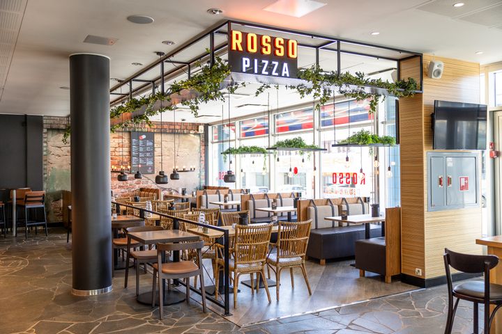 Rosso Pizzan uudet viihtyisät tilat sijaitsevat Original Sokos Hotel Vaakunan aulassa Mikkelissä.