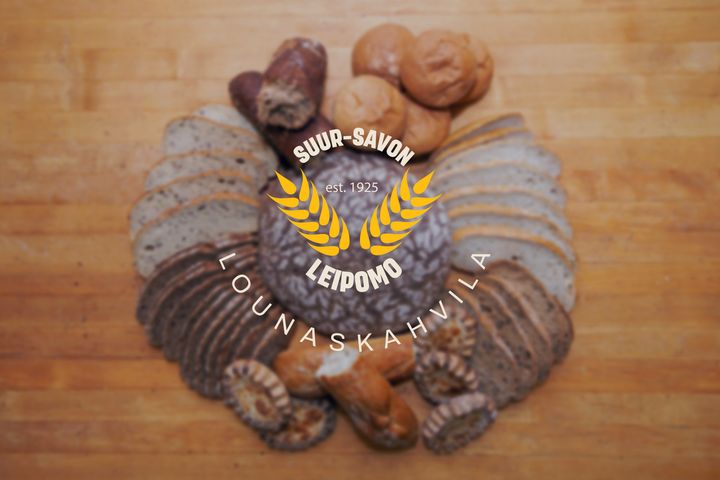 Uuden lounaskahvilan valikoimista voi ostaa Suur-Savon Leipomon tuoreita, paikallisia tuotteita.