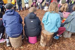 Arboretumet används i skolans undervisning. På lektioner i miljökunskap har eleverna till exempel kunnat undersöka växters och djurs habitat där.