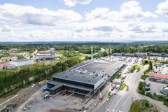Ruoan verkkokaupan keräilykeskus (kuvassa etualalla) rakentuu Prisma Kangasalan jatkeeksi samaan tasoon hypermarketin kanssa.