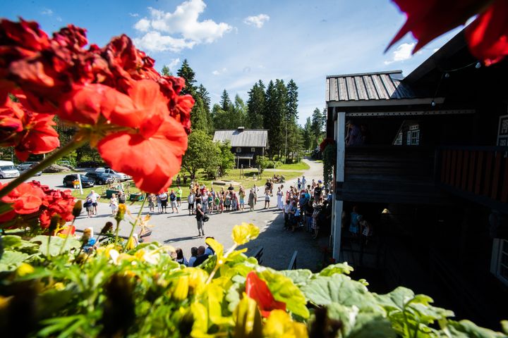 Bomban kesäteatterissa Nurmeksessa nähdään kesällä 2026 musiikkinäytelmä ’Sisko’, joka ammentaa inspiraationsa Kalevalan naishahmoista ja karjalaisesta kansanperinteestä.