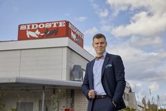 "Tuotteena sukka mahdollistaa myös hassuttelun", toimitusjohtaja Janne Tamminen toteaa. Hän johtaa neljännessä sukupolvessa perheyhtiö Sidostetta.