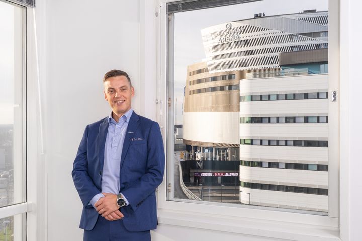 Despron toimitusjohtaja  Antti Savolainen kertoo, että yrityksen ensimmäisellä toimistolla tehtiin töitä kirpputorilta hankitun pöydän ääressä, ja kaikki mahtuivat sen ympärille. Nyt työntekijöitä on 150.