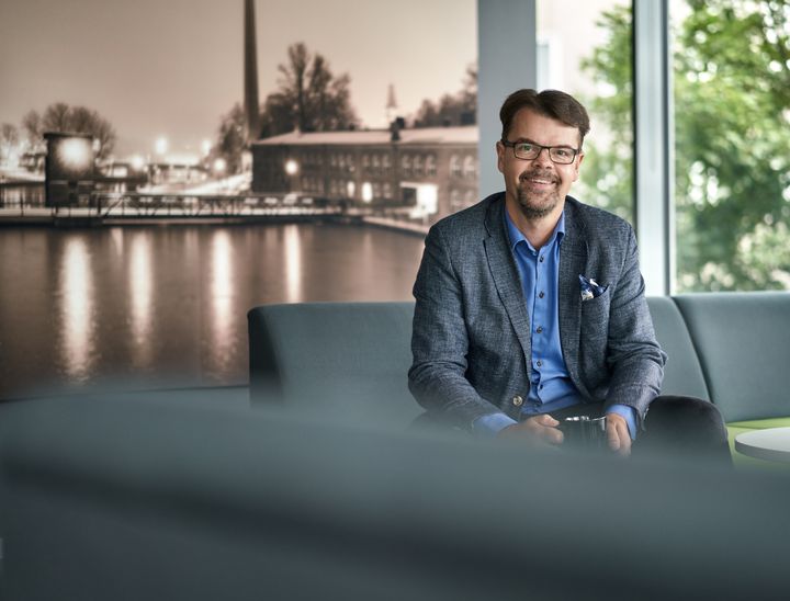 Tekniikan tohtori Vesa Järvisen mukaan usein luullaan, että tekoälyn tuoma muutos on vain teknologiaa ja ohjelmistoja. "Mutta AI-työkaverit ovat ihan konkretiaa”, hän kertoo.