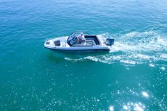 The aluminium hull of the Cross 62 BR makes the boat extremely durable and suitable for almost any weather, while also providing a carefree boat ownership. Extra comfort and style are offered by the fiberglass deck, which gives the boat a finalized look and adds a nice feel to the cockpit and social area.
