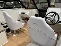 The concept boat also includes cork flooring – A renewable, non-slip, and comfortable material underfoot and Spradling Linetex fabric for upholstery – Produced by a carbon-neutral and ISO 14001-certified manufacturer using a closed water loop system.