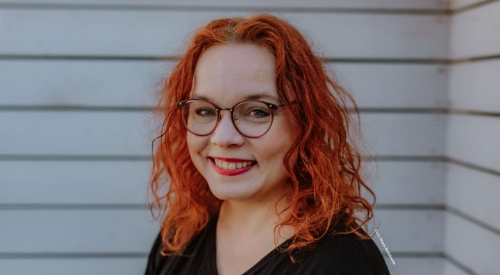 Kaisu-Maria Toiskallio tunnetaan myös dekkareistaan, joita hän kirjoittaa nimellä Kaisu Tuokko. Kuva: Maria Metsäranta