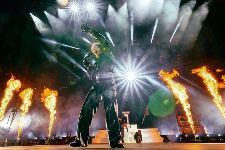 Blockfestin kotimaisista artisteista erityisesti ibe teki yleisöön vaikutuksen kesän ainoalla esiintymisellään. Artisti on saanut Emma-palkinnon vuosina 2021 ja 2024, ja hänen musiikillaan on kuukausittain yli puoli miljoonaa kuuntelijaa.