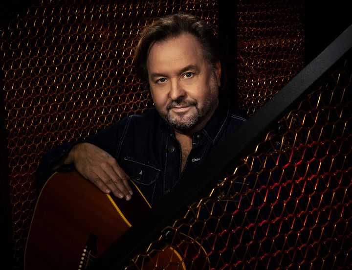 Tänään julkaistavan Magneetti-kappaleen mottona on Heikki Helan mukaan ikiaikainen totuus: siellä missä on aarteesi, on sydämesi.