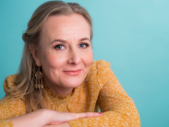 Anni Valtonen lähikuvassa.