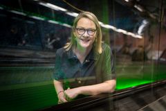 Eva Biaudet esiintyy Maailma kylässä -festivaalilla