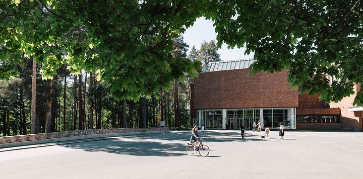 Jyväskylän yliopiston paarakennus, kuva Jari Kivelä/JYU