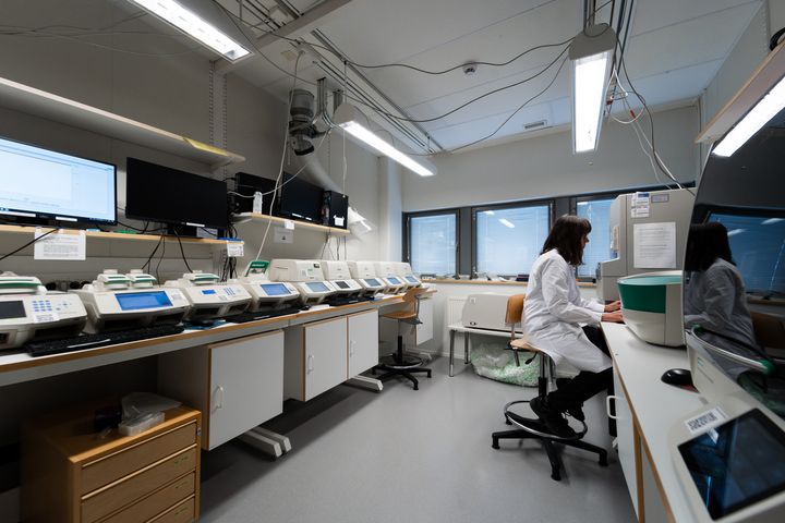 Laboratorio Ylistöllä, kuvituskuva.