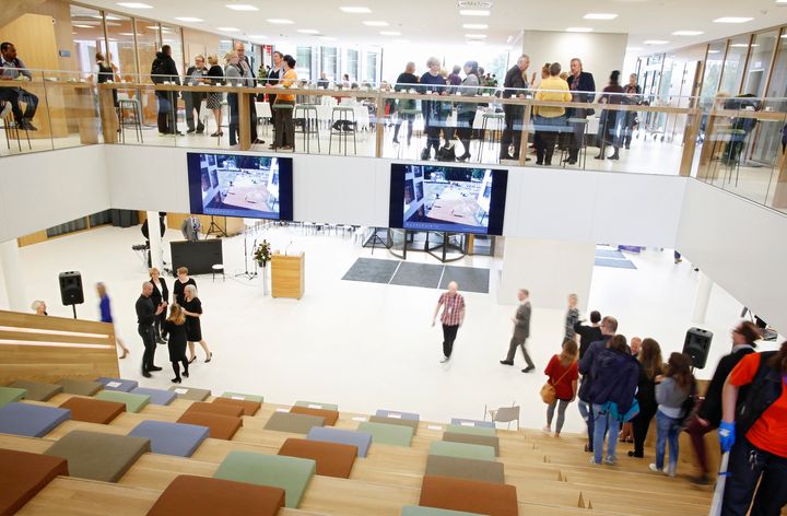 Ruusupuisto Jyväskylän yliopiston kampuksella, sisäkuva rakennuksesta.