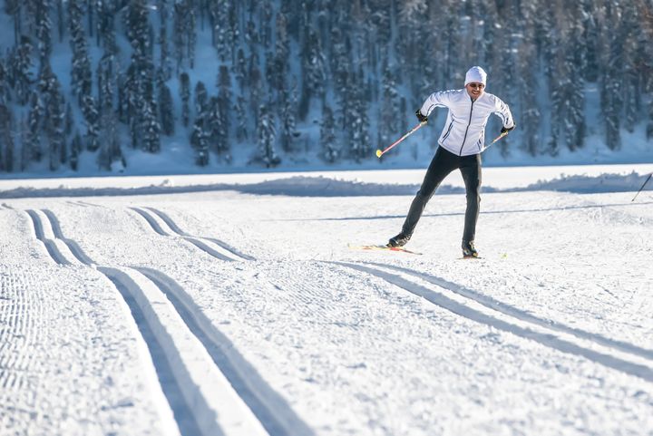 Hiihtäjä ladulla