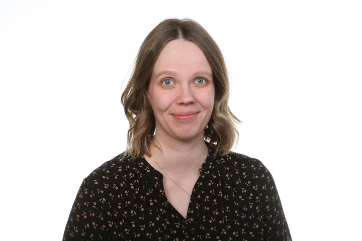 Minna Koivula tutki suomalaisten toimittajien kokemia osaamispaineita.