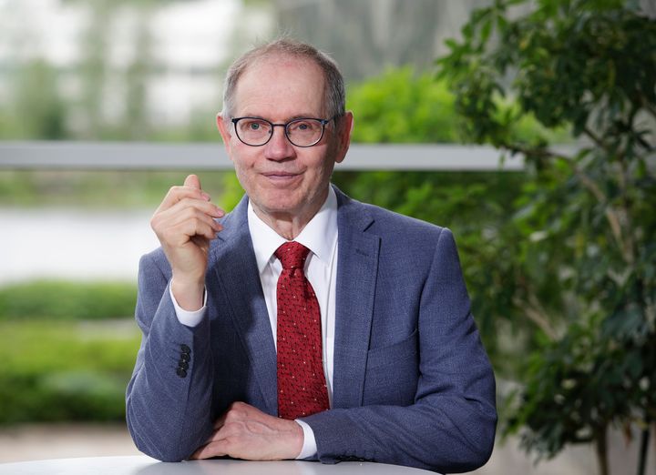Emeritusprofessori Pekka Neittaanmäki on ollut uransa aikana ohjaamassa kaikkiaan 130 väitöskirjaa.
