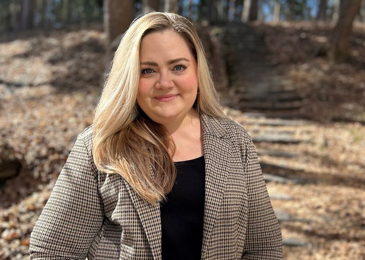 Mikaela Leandertz havaitsi väitöstutkimuksessaan, että musiikkiterapia auttoi FND-oireista kärsiviä.