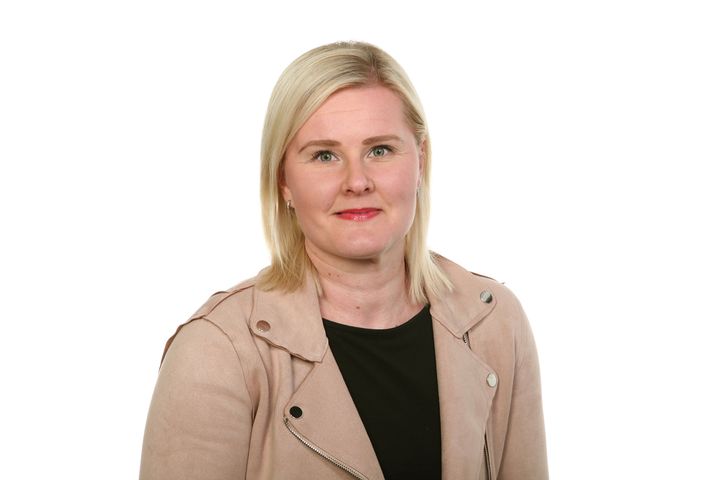 Johanna Holopainen tutki, kuinka eletty kokemus rintasyövästä muuntuu kirjoitetuksi ja kerrotuksi kokemukseksi.