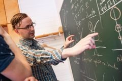 Suomen Akatemian luonnontieteiden ja tekniikan tutkimuksen toimikunta myönsi mm. Jyväskylän yliopiston akatemiatutkija Joonas Ilmavirralle akatemiahankkeen.