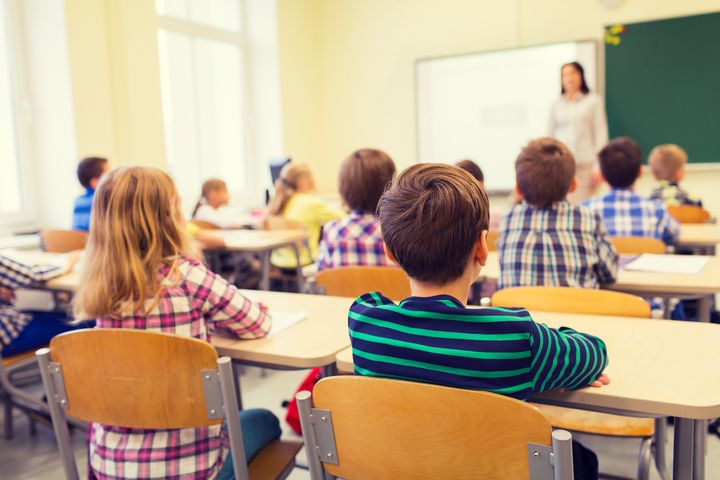 Tutkijoiden mukaan kansallisten kokeiden käyttöönotto peruskoulussa ei ole toimiva vastaus oppimistulosten heikentymisen ja arvioinnin yhdenvertaisuuden ongelmiin.