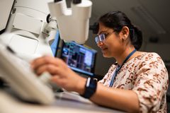 Jyväskylän yliopistossa alkaa ainutlaatuinen maisteriohjelma vuonna 2026. Diagnostisten terveystieteiden maisteriohjelma tarjoaa jatkokoulutusmahdollisuuden erityisesti bioanalyytikoille ja röntgenhoitajille.